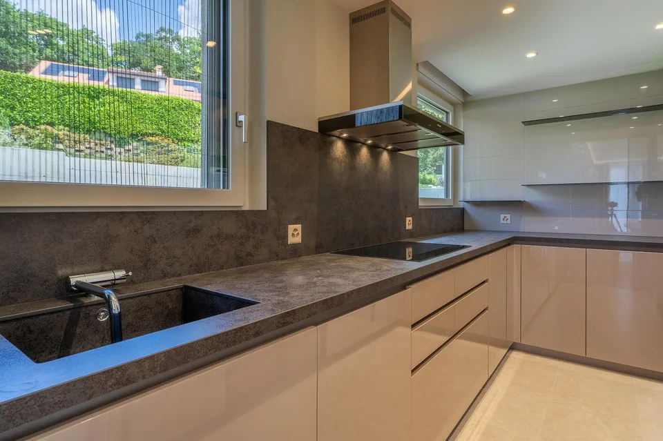 Grande villa contemporaine avec 5 chambres en suite – photo 12 sur 19