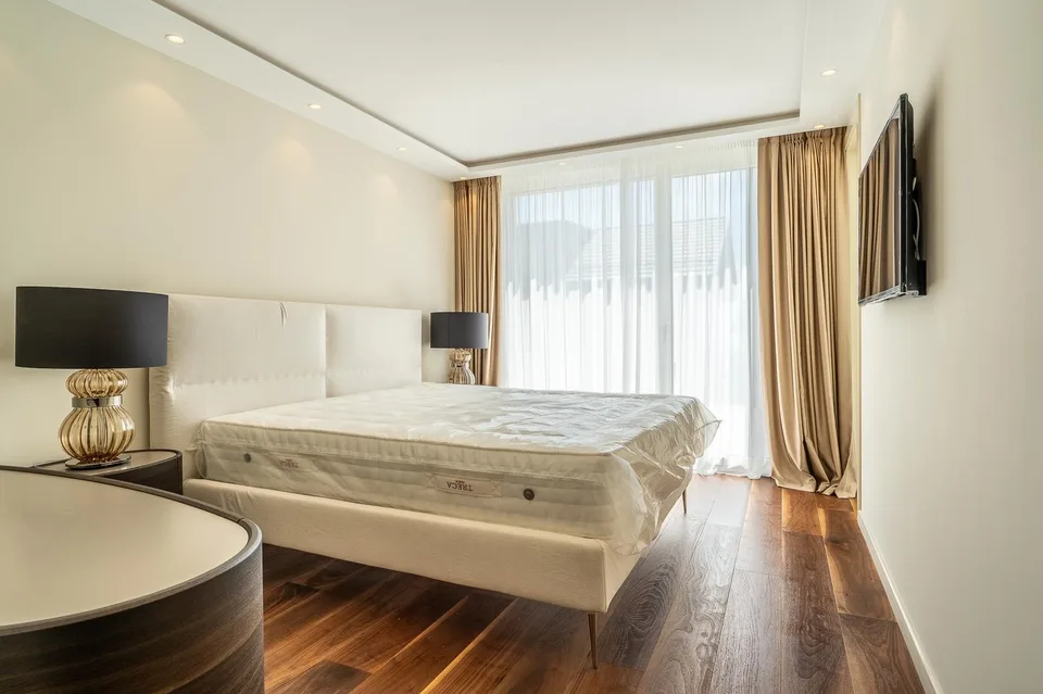 Grande villa contemporanea con 5 camere da letto con bagno privato