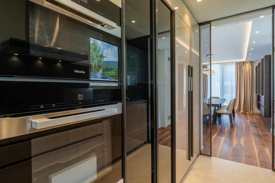 Grande villa contemporaine avec 5 chambres en suite – photo 13 sur 19