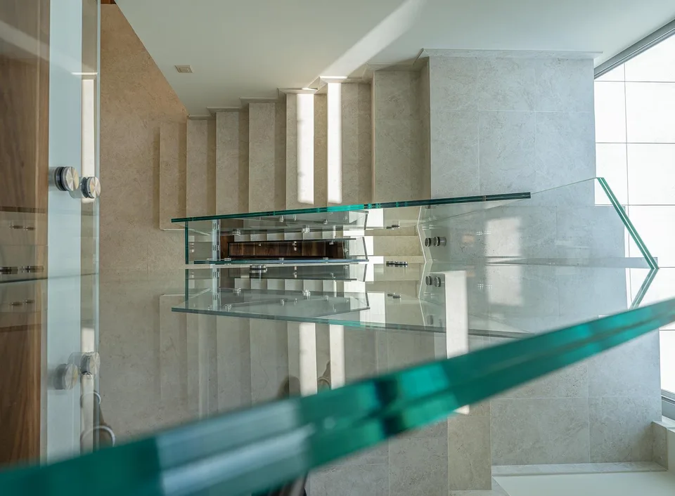Grande villa contemporaine avec 5 chambres en suite – photo 15 sur 19