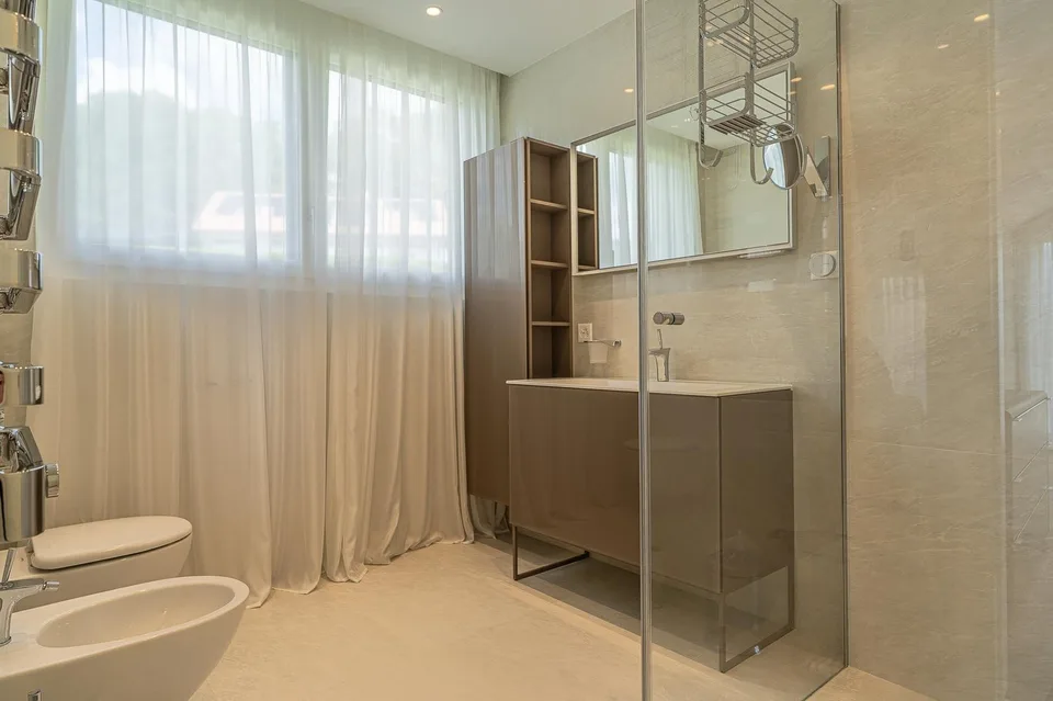 Grande villa contemporaine avec 5 chambres en suite – photo 16 sur 19