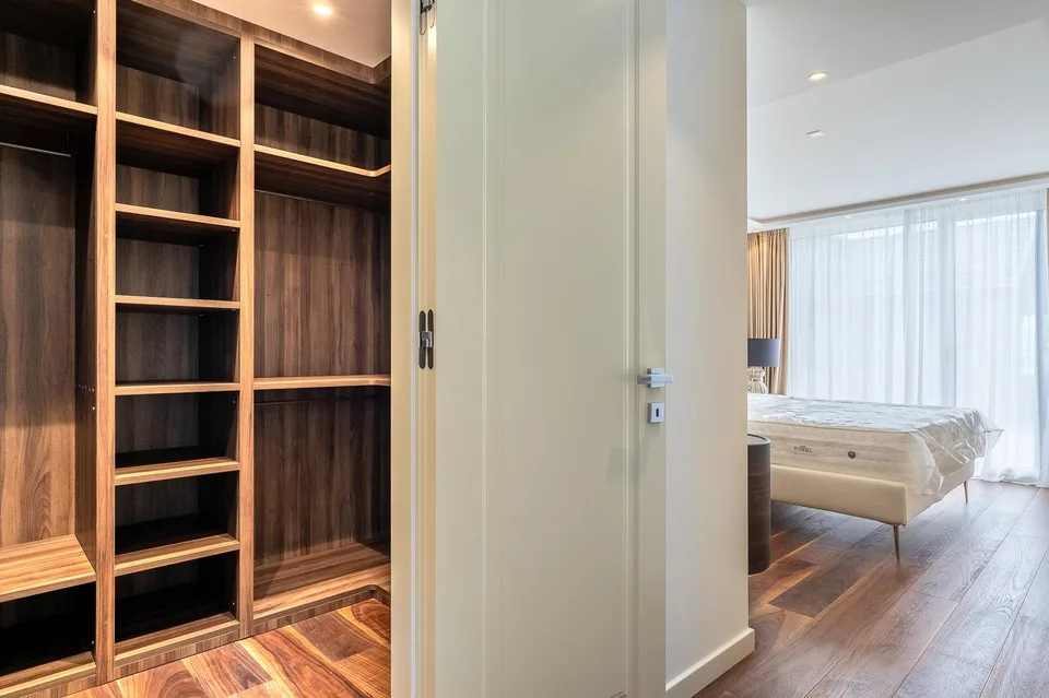 Grande villa contemporanea con 5 camere da letto con bagno privato