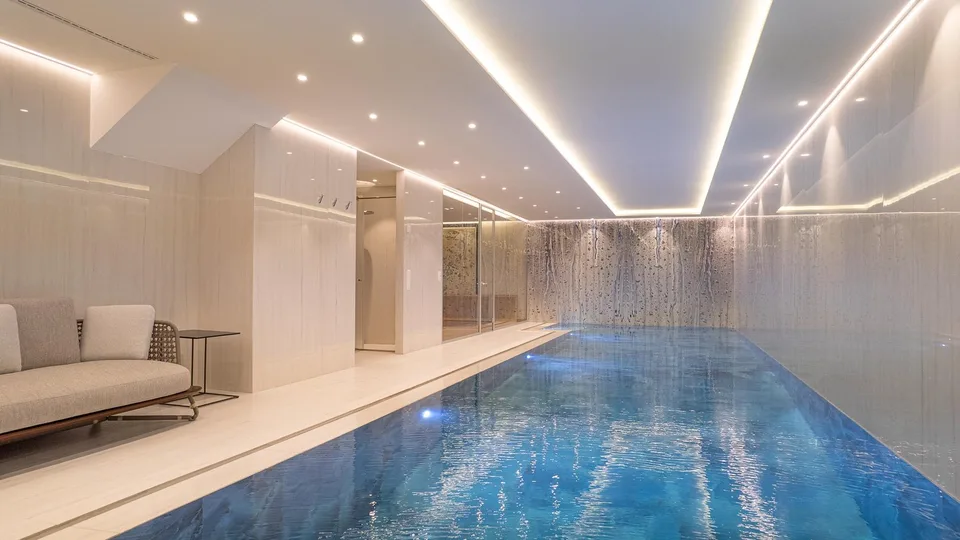 Grande villa contemporaine avec 5 chambres en suite – photo 17 sur 19