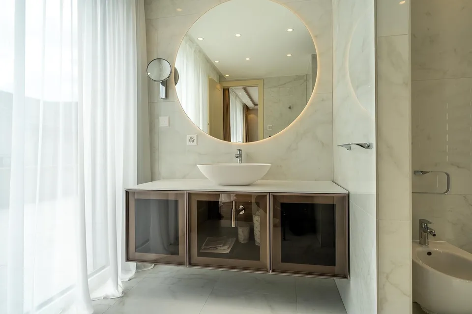 Grande villa contemporaine avec 5 chambres en suite – photo 9 sur 19