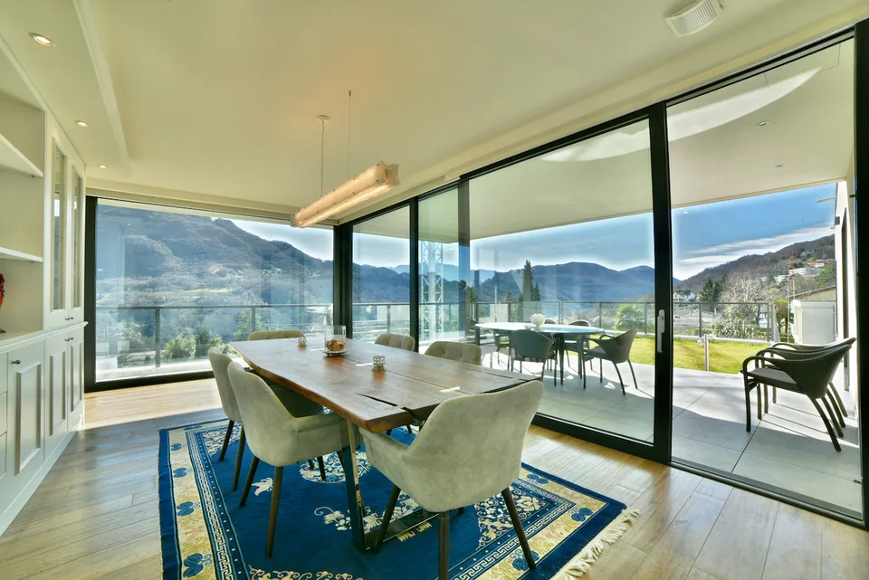 Spektakuläre Villa mit Schwimmbad und Seeblick – Foto 18 von 24