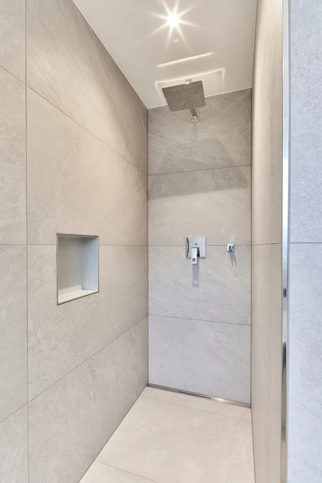 *RESERVIERT* Letzte Obergeschosswohnung mit direktem Liftzugang & Einbauschränken – Foto 14 von 22