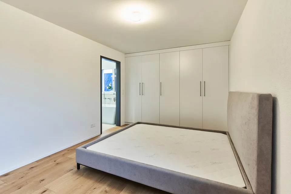 *RESERVIERT* Letzte Obergeschosswohnung mit direktem Liftzugang & Einbauschränken – Foto 12 von 22