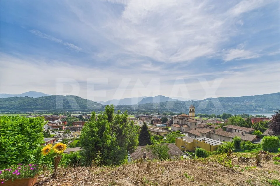 Terreno edificabile con vista lago ad Agno: posizione centrale e tranquilla !
