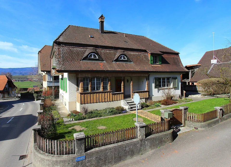 GRANDE MAISON UNIFAMILIALE OU BIFAMILIALE EN CENTRE-VILLE
