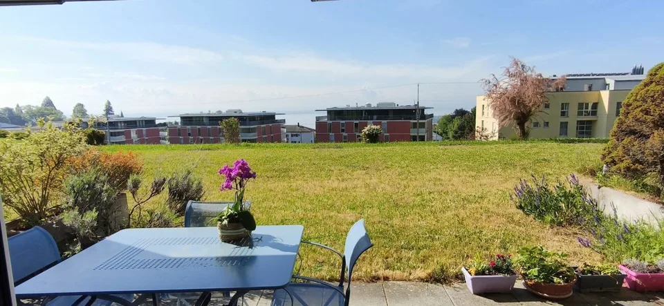 Appartement de 2.5 p. avec terrasse et jardin