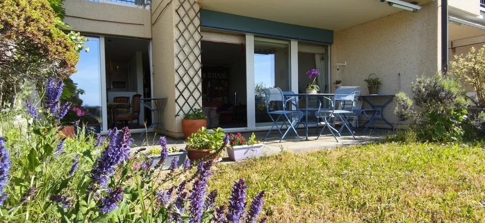 Appartement de 2.5 p. avec terrasse et jardin
