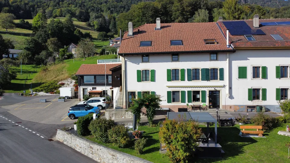 Haus mit 3 Wohnungen, atemberaubende Aussicht - schöner Garten