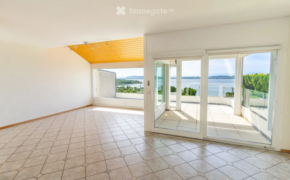 Bel attique duplex 5,5 pces avec vue panoramique à Hauterive NE