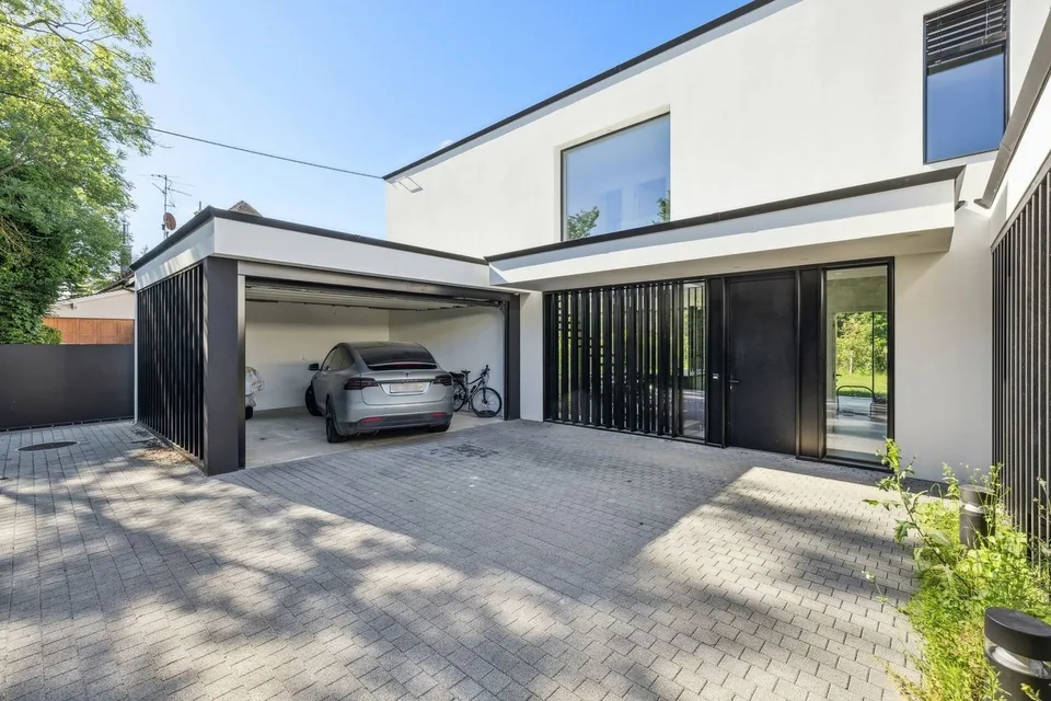 Exceptional THPE villa with pool in Chêne-Bougeries – photo 16 of 24