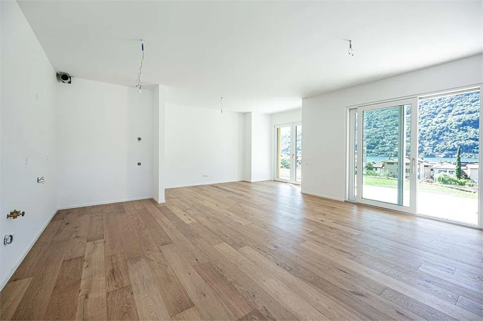 Großes 4.5-Zimmer-Wohnung mit Garten und Seeblick in Brusino Arsizio