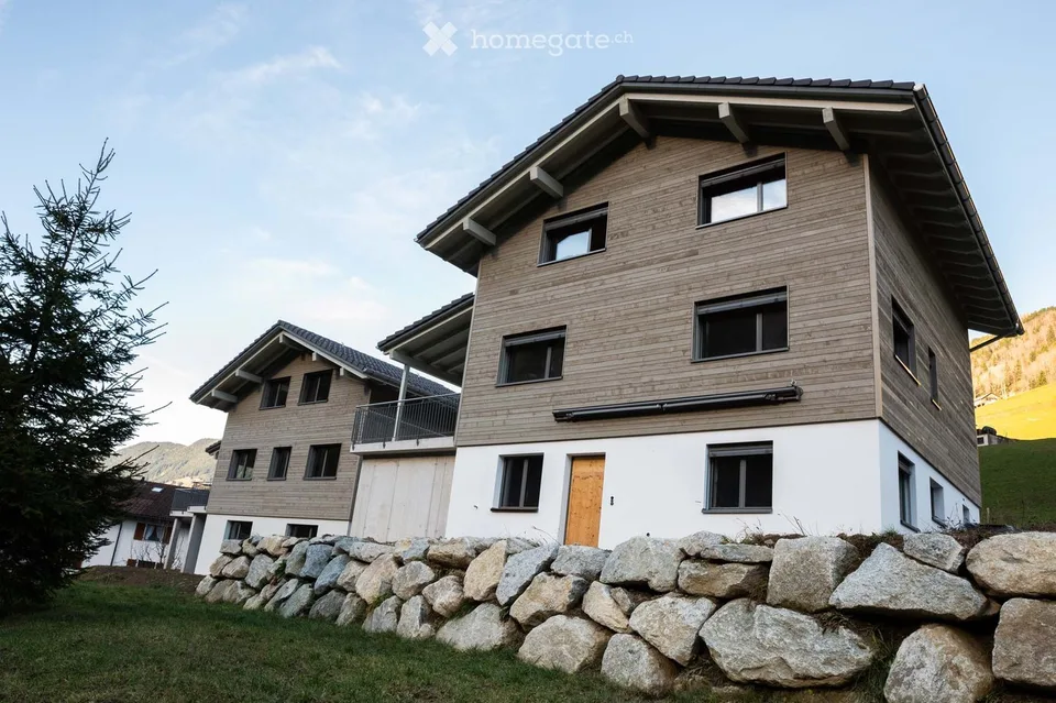 Casa unifamiliare nuova costruita in legno di luna di Urner in una posizione tranquilla
