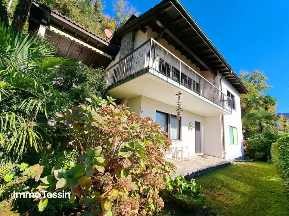 OCCASIONE: Casa con 2 appartamenti in una posizione molto richiesta con una vista mozzafiato sul Lago Maggiore