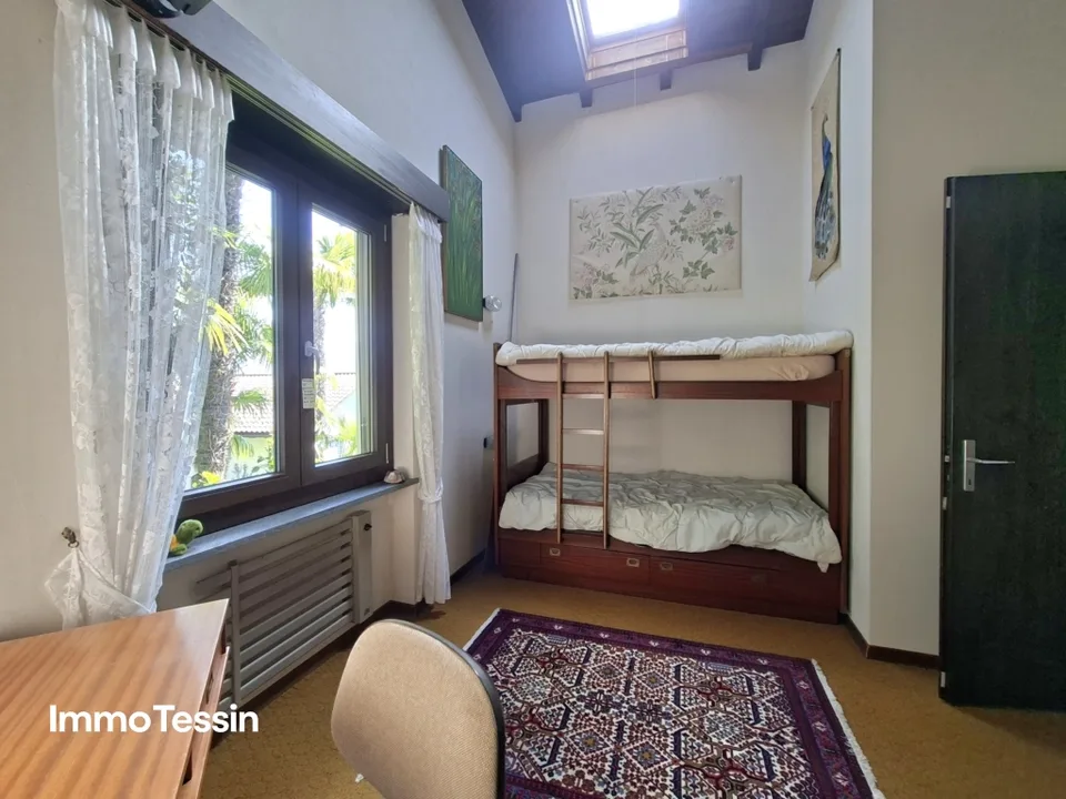 GELEGENHEIT: Haus mit separater Einliegerwohnung an begehrter Lage mit atemberaubendem Blick auf den Lago Maggiore – Foto 11 von 13