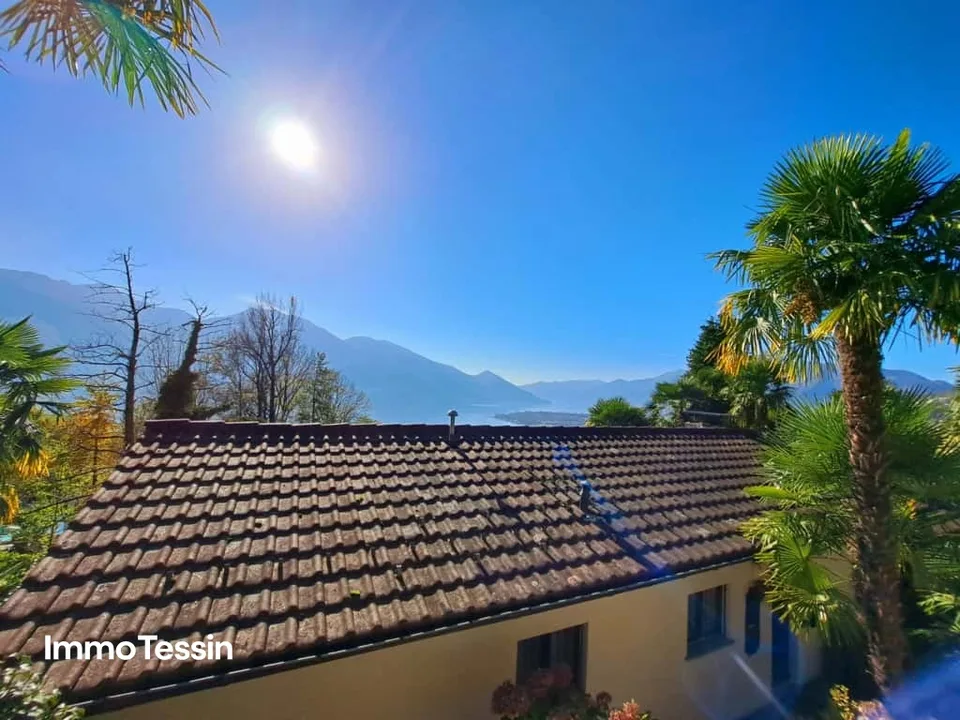 OCCASIONE: Casa con 2 appartamenti in una posizione molto richiesta con una vista mozzafiato sul Lago Maggiore