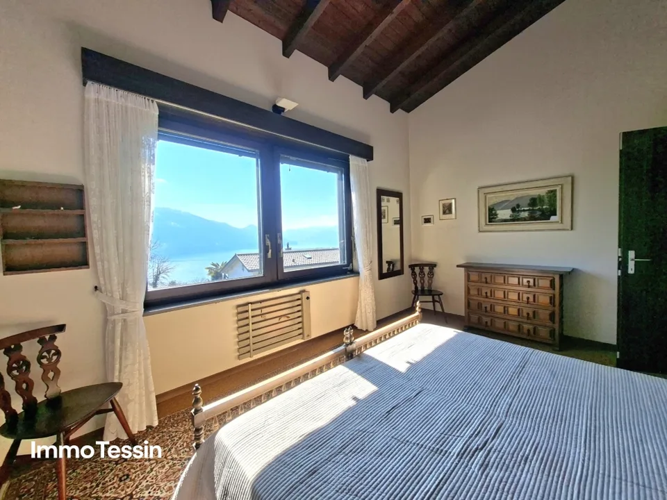 GELEGENHEIT: Haus mit separater Einliegerwohnung an begehrter Lage mit atemberaubendem Blick auf den Lago Maggiore – Foto 10 von 13