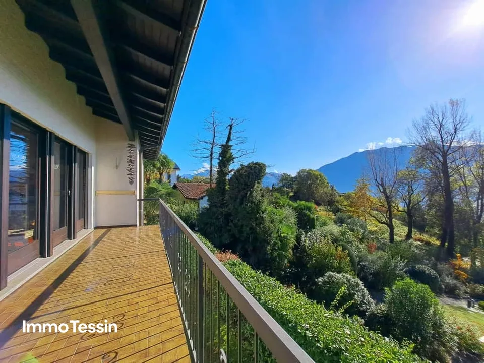 OCCASIONE: Casa con 2 appartamenti in una posizione molto richiesta con una vista mozzafiato sul Lago Maggiore