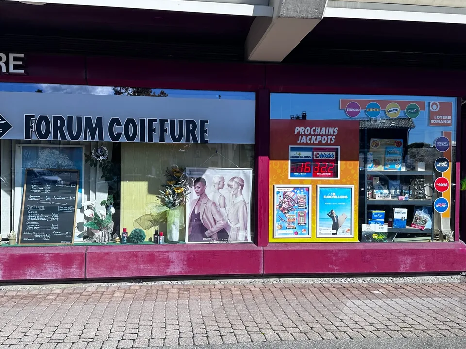 Friseursalon mit Geschäftsfonds und Kiosk zum Verkauf – Schlüsselunternehmen mit Kundenstamm