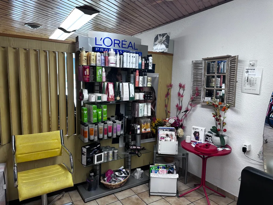Friseursalon mit Geschäftsfonds und Kiosk zum Verkauf – Schlüsselunternehmen mit Kundenstamm