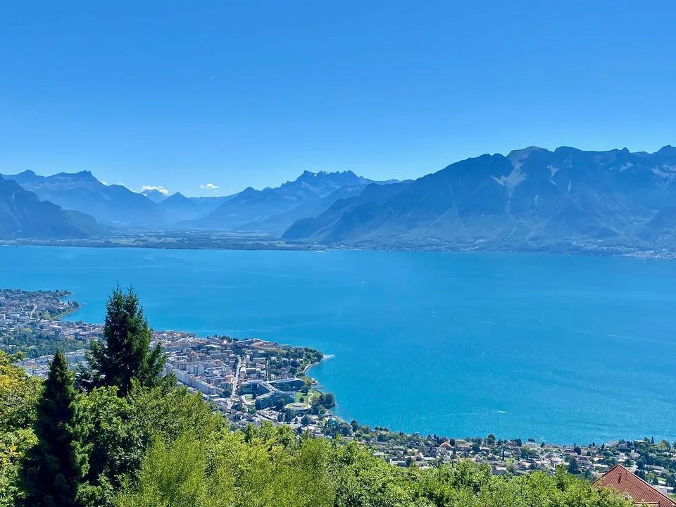 Appartamento chiavi in mano con 2 camere, terrazza e vista panoramica