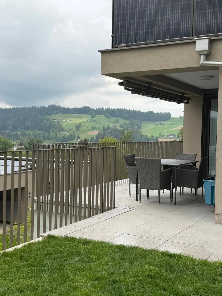Grosse 3.5 Zimmerwohnung 92.5m2, 2 Nasszellen und 36 m2 Terrasse