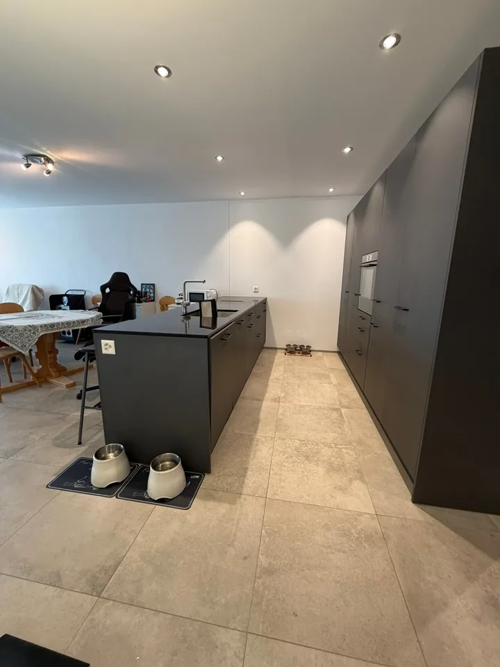 Grosse 3.5 Zimmerwohnung 92.5m2, 2 Nasszellen und 36 m2 Terrasse