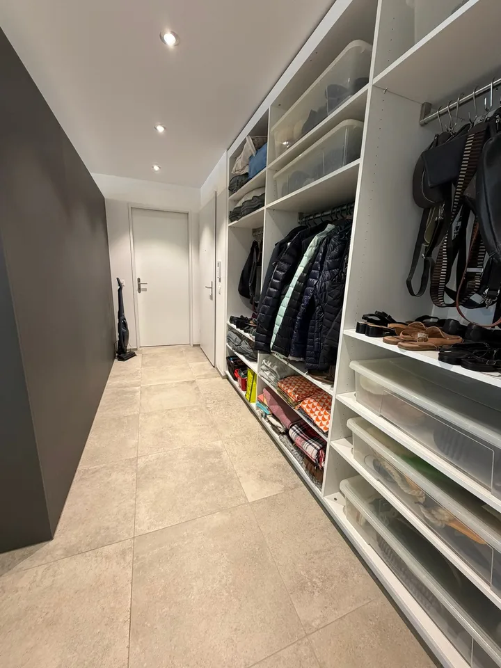 Grosse 3.5 Zimmerwohnung 92.5m2, 2 Nasszellen und 36 m2 Terrasse