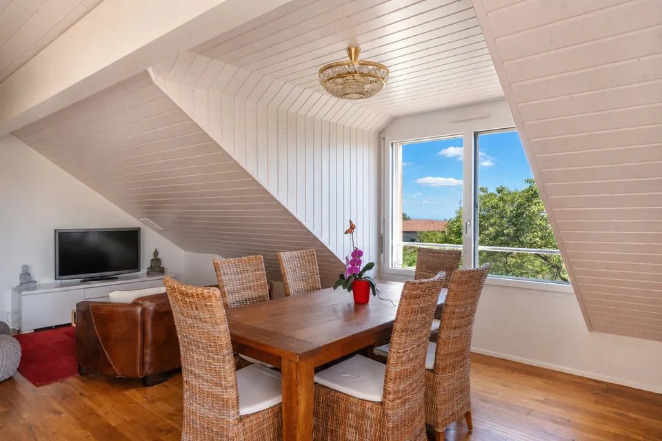 Appartement mit 3.5 Zimmern und Blick auf die Alpen und den Jura in Reverolle