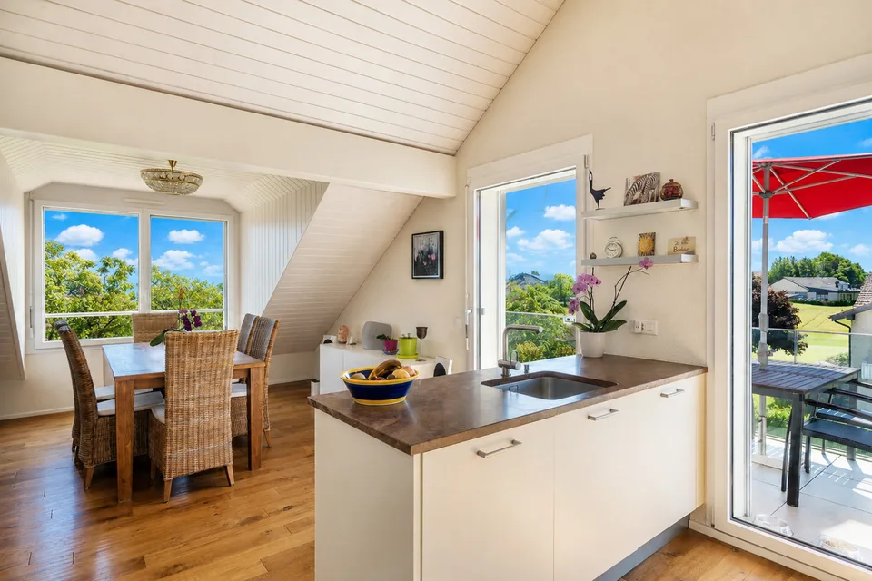 Appartement de 3.5 p. avec vue sur les Alpes et le Jura à Reverolle