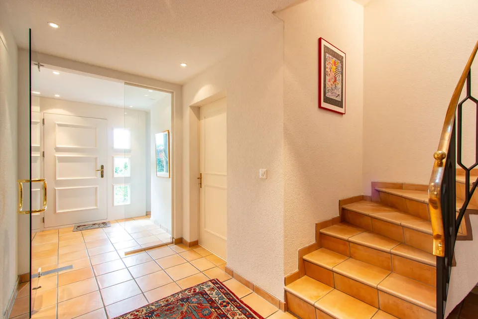 Exklusive Villa mit See- und Alpensicht sowie Pooloase – photo 8 sur 13