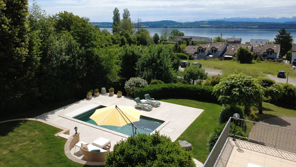 Exklusive Villa mit See- und Alpensicht sowie Pooloase