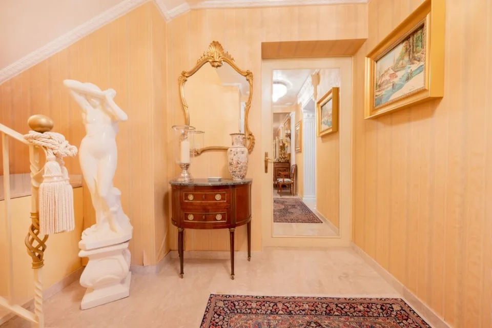 Exclusive Lakeview Villa in Bissone – Timeless Elegance and Absolute Privacy – photo 19 of 26