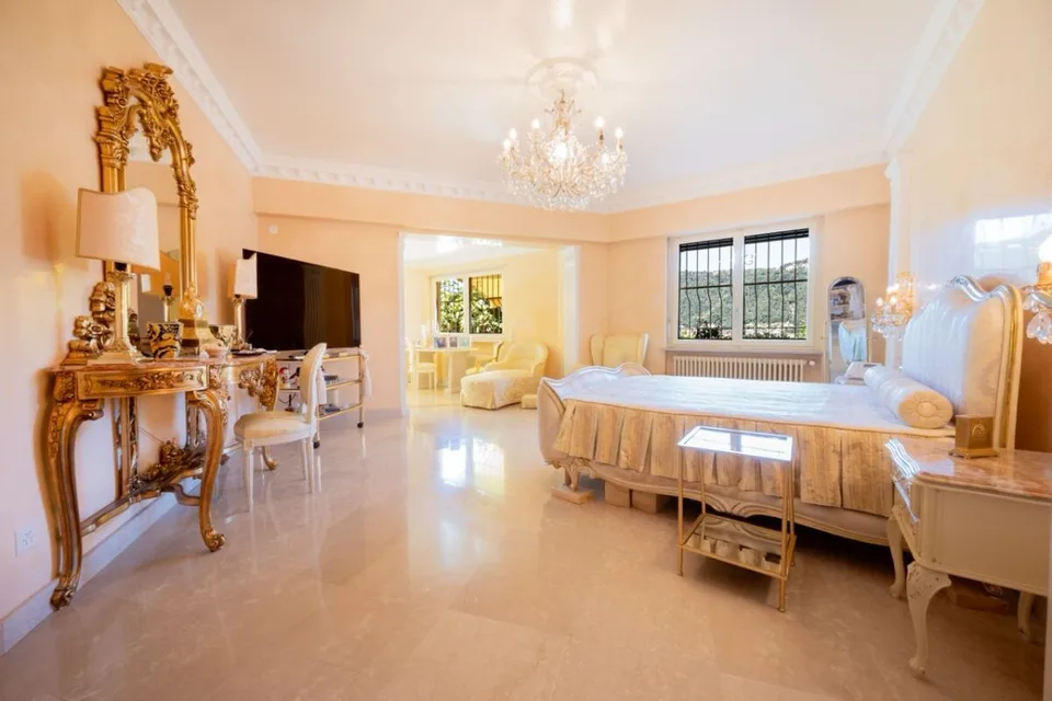 Exclusive Lakeview Villa in Bissone – Timeless Elegance and Absolute Privacy – photo 16 of 26