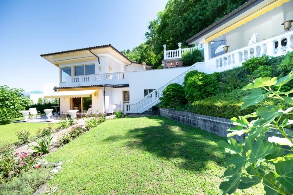 Eine Villa wie keine andere – Eleganz, Privatsphäre und unvergleichliche Aussicht!
