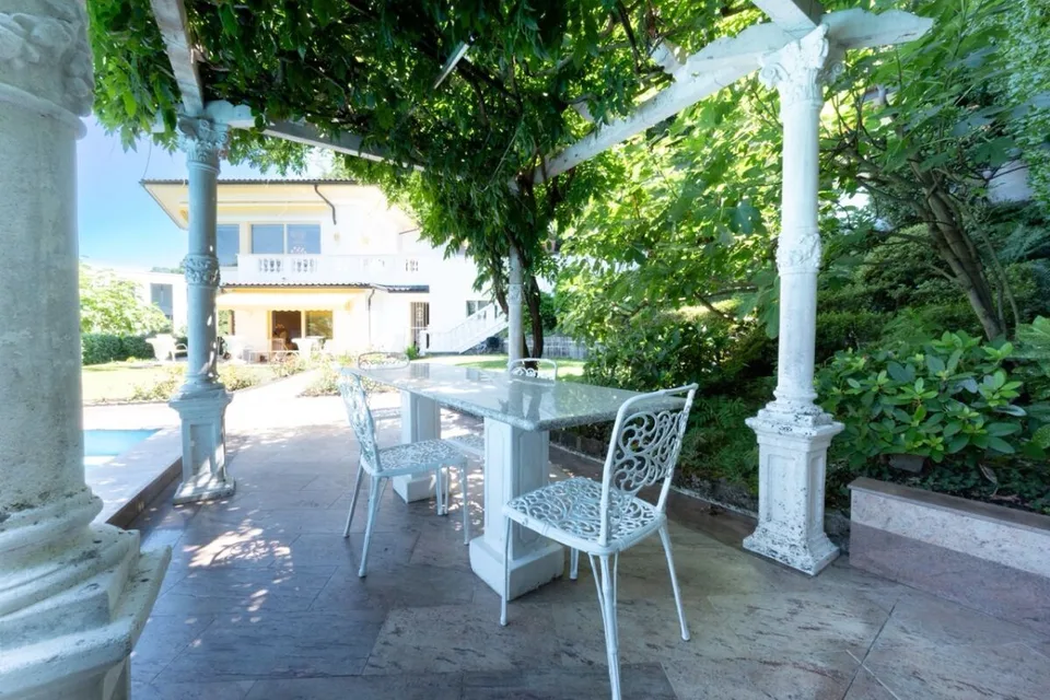 Exclusive Lakeview Villa in Bissone – Timeless Elegance and Absolute Privacy – photo 7 of 26