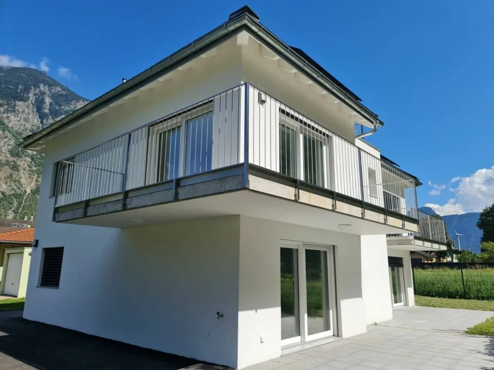 Immeuble de 3 appartements  (2 appartements de 2 pièces et 1 appartement de 4.5 pièces duplex)