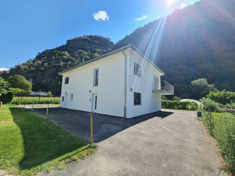Gebäude mit 3 Wohnungen (2 Wohnungen mit 2 Zimmern und 1 Wohnung mit 4,5 Zimmern Duplex)