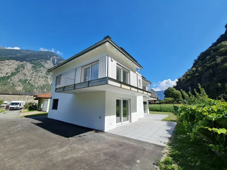 Gebäude mit 3 Wohnungen (2 Wohnungen mit 2 Zimmern und 1 Wohnung mit 4,5 Zimmern Duplex)