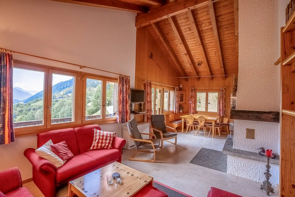 Charmantes 5.5-Zimmer-Chalet in idyllischer Berglage in Goms
