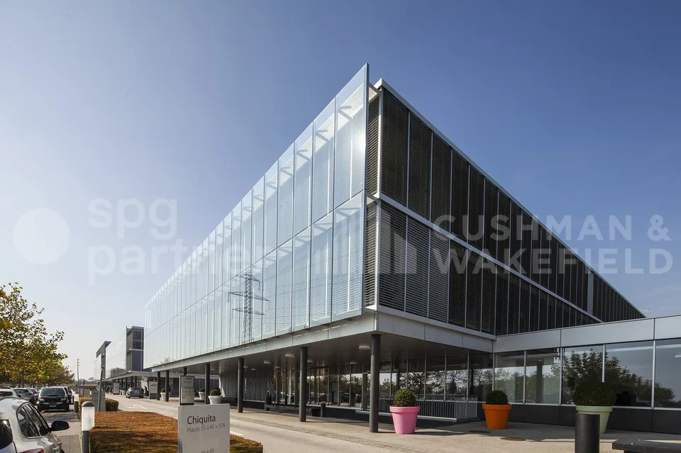 A-One Business Center Bureaux Plug & Play avec vue sur le Lac