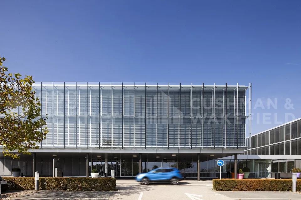 A-One Business Center Uffici Plug & Play con vista sul Lago