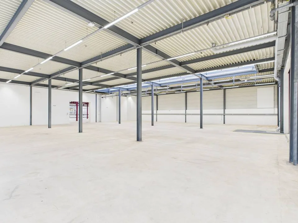 Produktions- und Gewerbefläche mit Büroanteil in Industriezone I