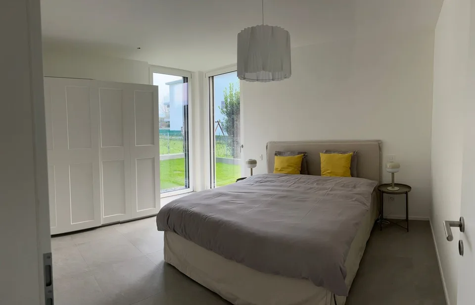 Möbliertes Appartement hocher Standard - 2.5 Zimmer mit großem privatem Garten (Erstvermietung)