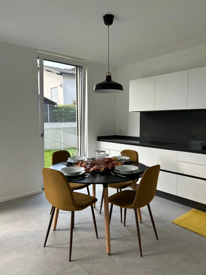 Möbliertes Appartement hocher Standard - 2.5 Zimmer mit großem privatem Garten (Erstvermietung)