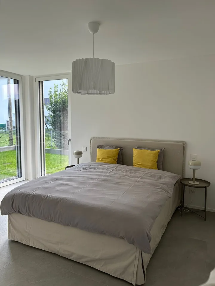 Möbliertes Appartement hocher Standard - 2.5 Zimmer mit großem privatem Garten (Erstvermietung)