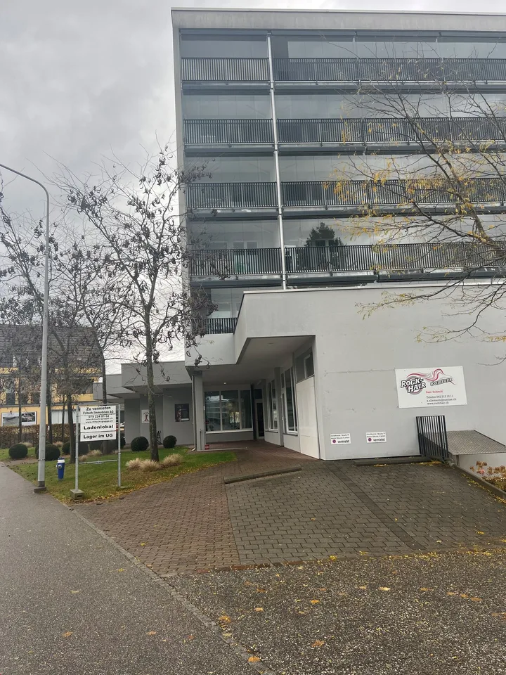 Spazi commerciali moderni in una posizione centrale di Wangen b. Olten
